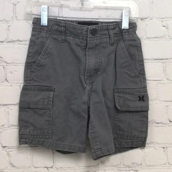 Grey Boys Under Armour Button Shorts size 5 - Picture 1 of 4